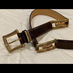 Vintage Brighton belt. GREAT condition. Brown with 2 tone buckle / accents. M